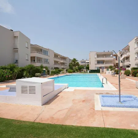 Well-kept With Views Of The Sea, Two Swimming Pools Near Apartment